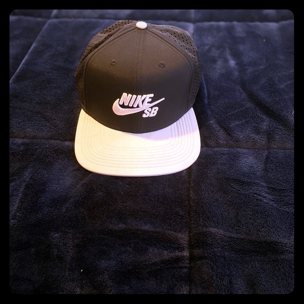 Nike SB MESH HAT NWOT
